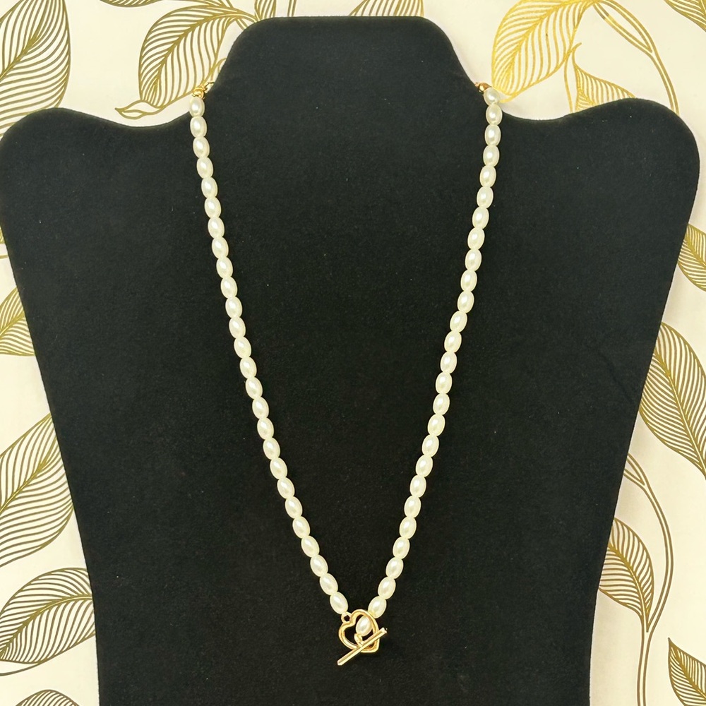 Elegant Gold and White Pearl Necklace
